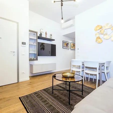 Apartment Joivy Chic In Piazza Dante, Genoa