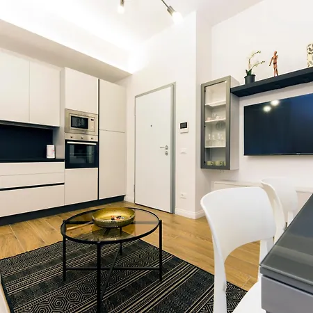 Apartment Joivy Chic In Piazza Dante,