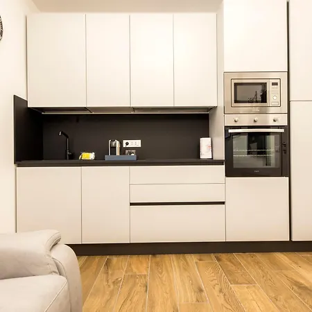 Apartment Joivy Chic In Piazza Dante, *